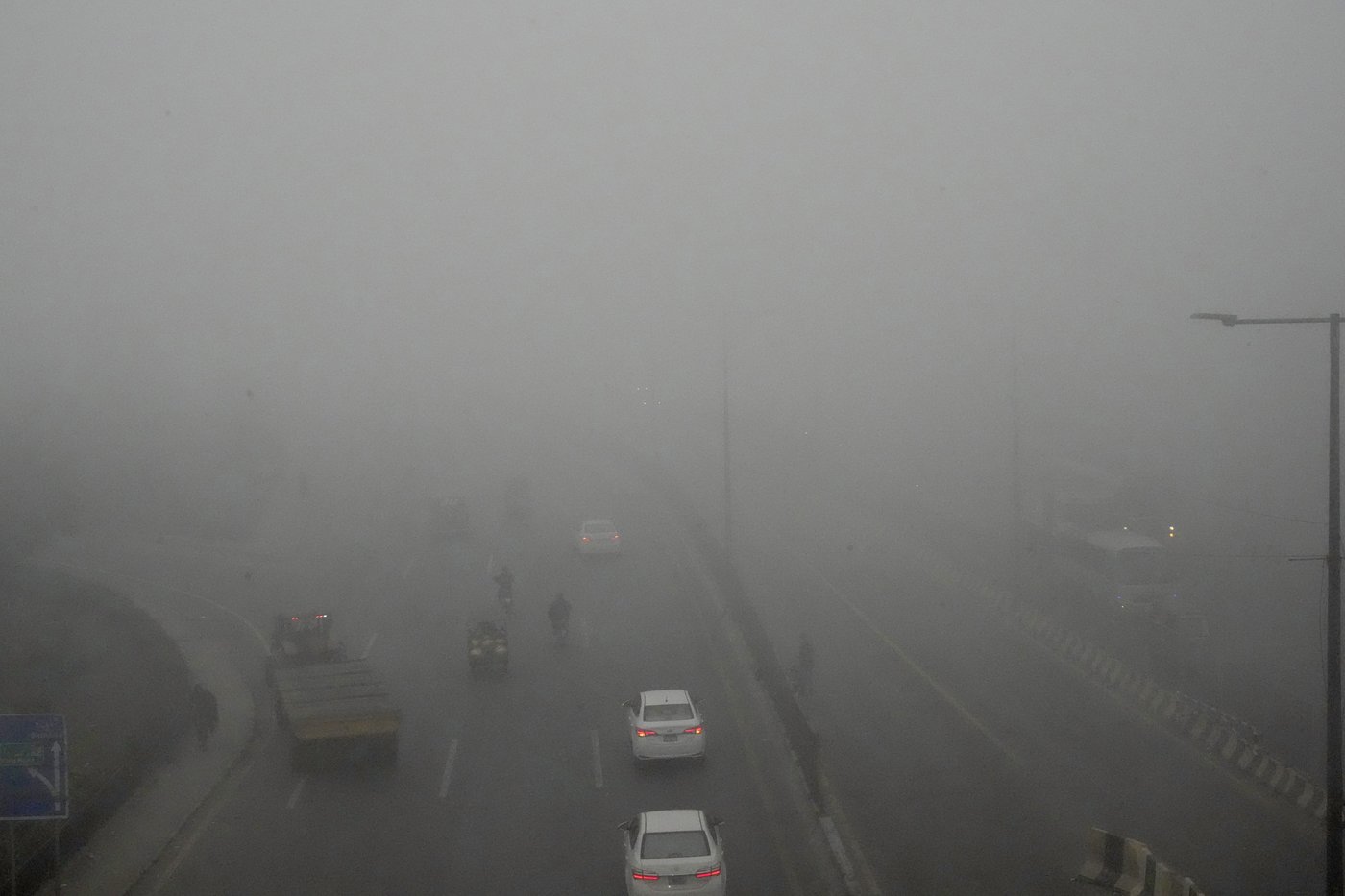 Growing pollution in Pakistan's Punjab province has sickened 1.8M people in a month, officials say | iNFOnews.ca