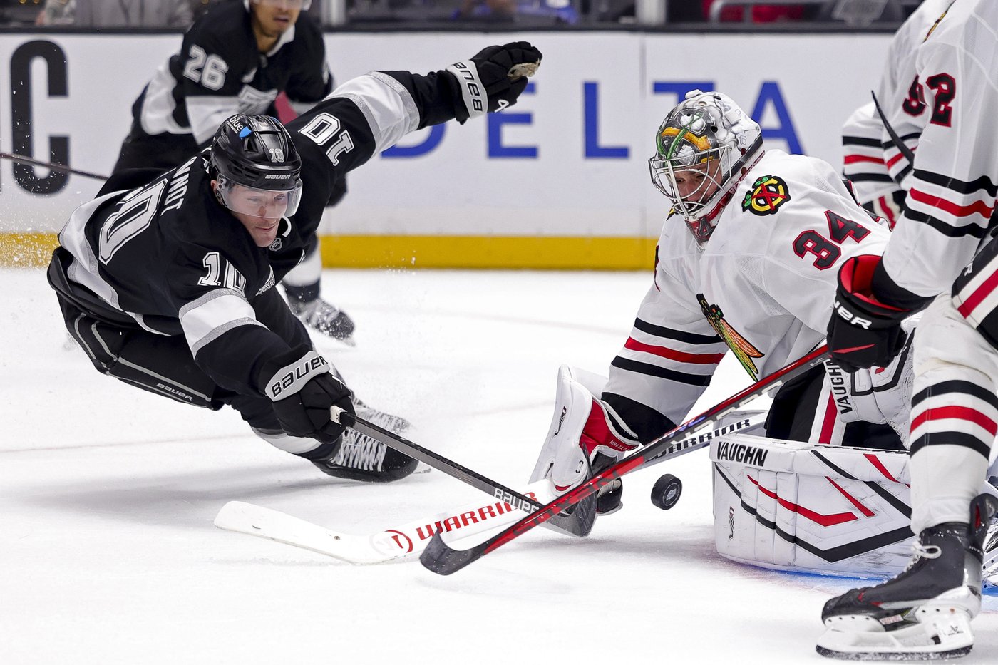 Bertuzzi's late goal sets stage for Blackhawks to get 4-3 shootout win over Kings | iNFOnews.ca