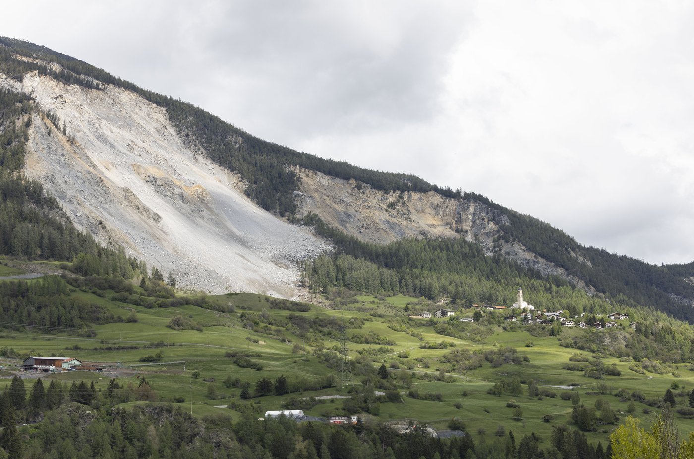 Swiss village evacuated over threat of rockslide | iNFOnews.ca