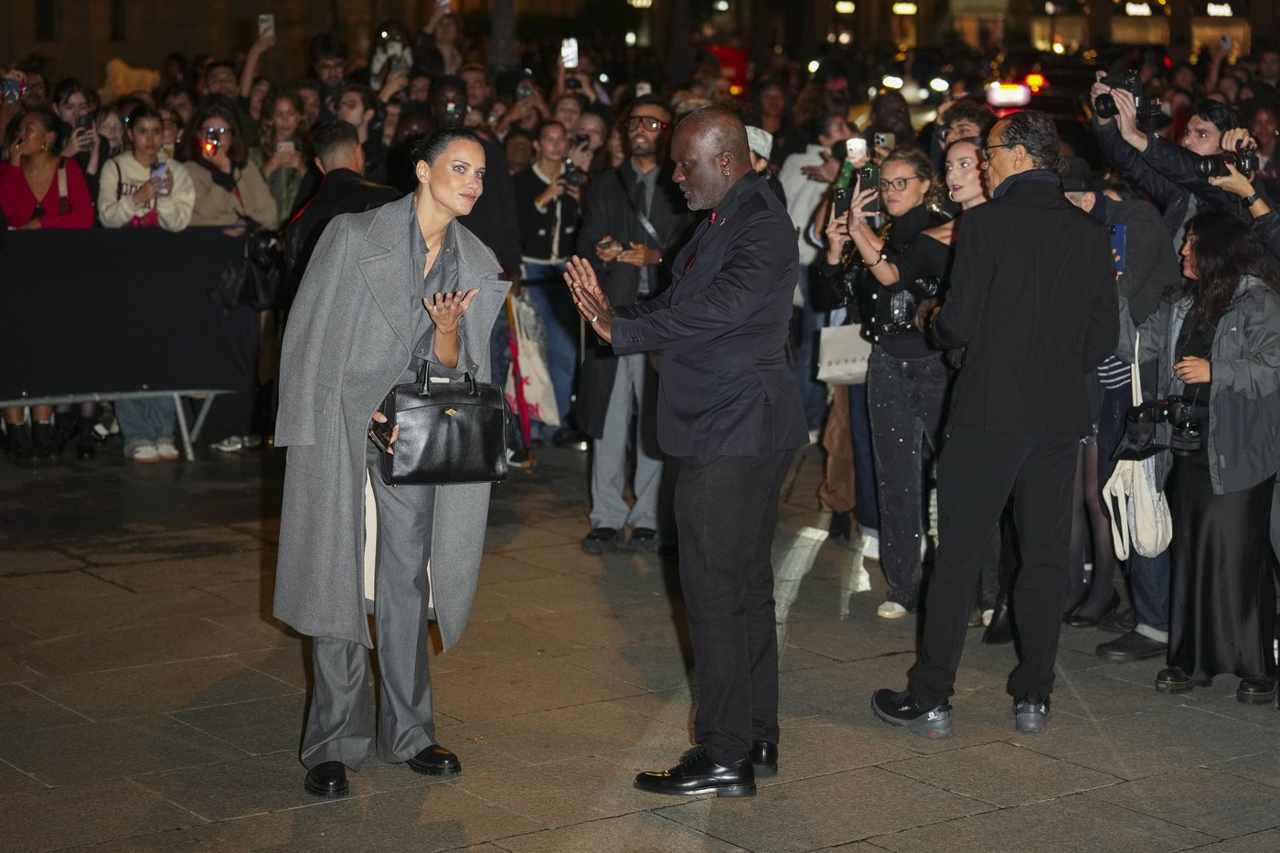 Loewe puts on spring explosion of flowers and form at Paris Fashion Week | iNFOnews.ca Loewe puts on spring explosion of flowers and form at Paris Fashion Week | iNFOnews.ca