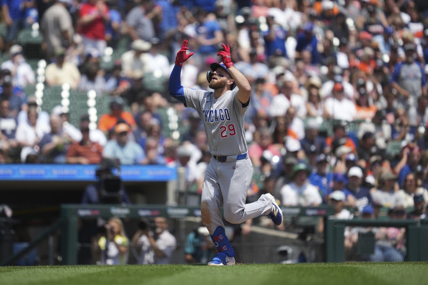 Seiya Suzuki hits two of the five Cubs home runs in a 6-1 win over the Tigers | iNFOnews.ca