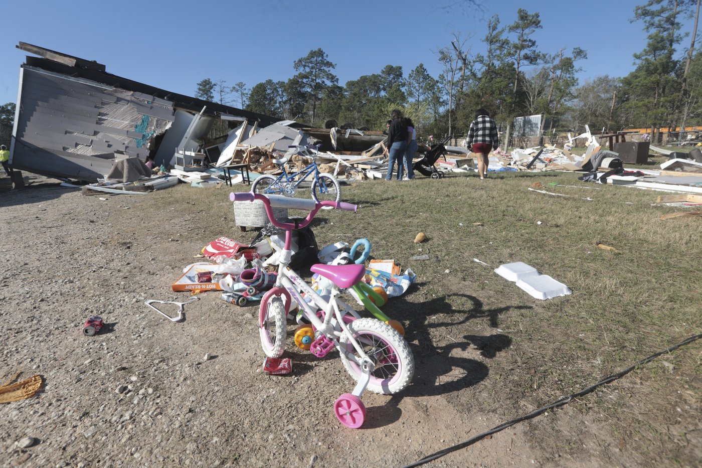Southerners are cleaning up from tornadoes that swept the region | iNFOnews.ca Southerners are cleaning up from tornadoes that swept the region | iNFOnews.ca