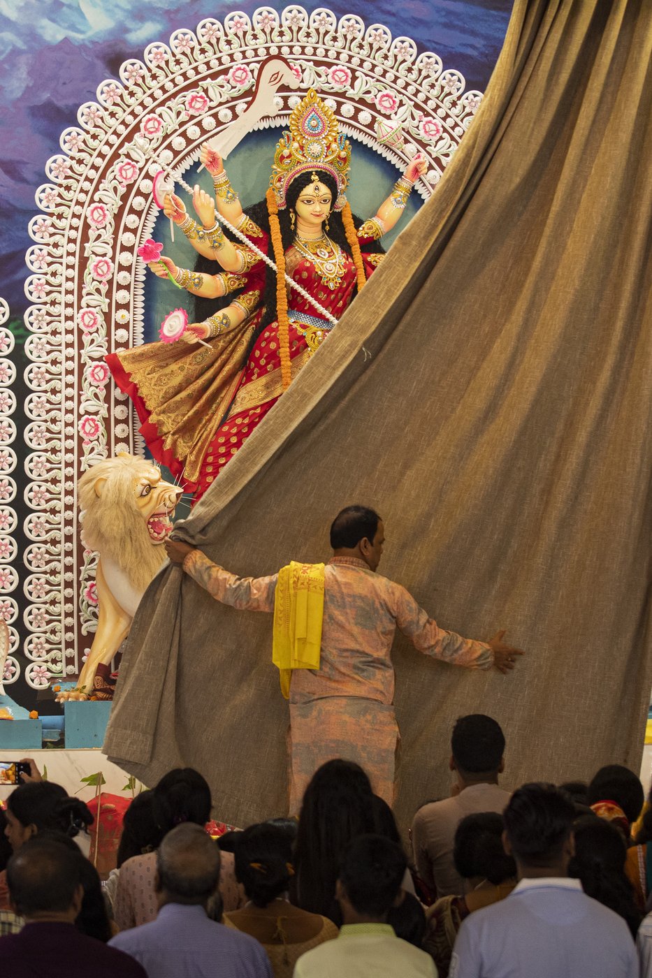 Hindus in Bangladesh celebrate their largest festival under tight security following attacks | iNFOnews.ca Hindus in Bangladesh celebrate their largest festival under tight security following attacks | iNFOnews.ca