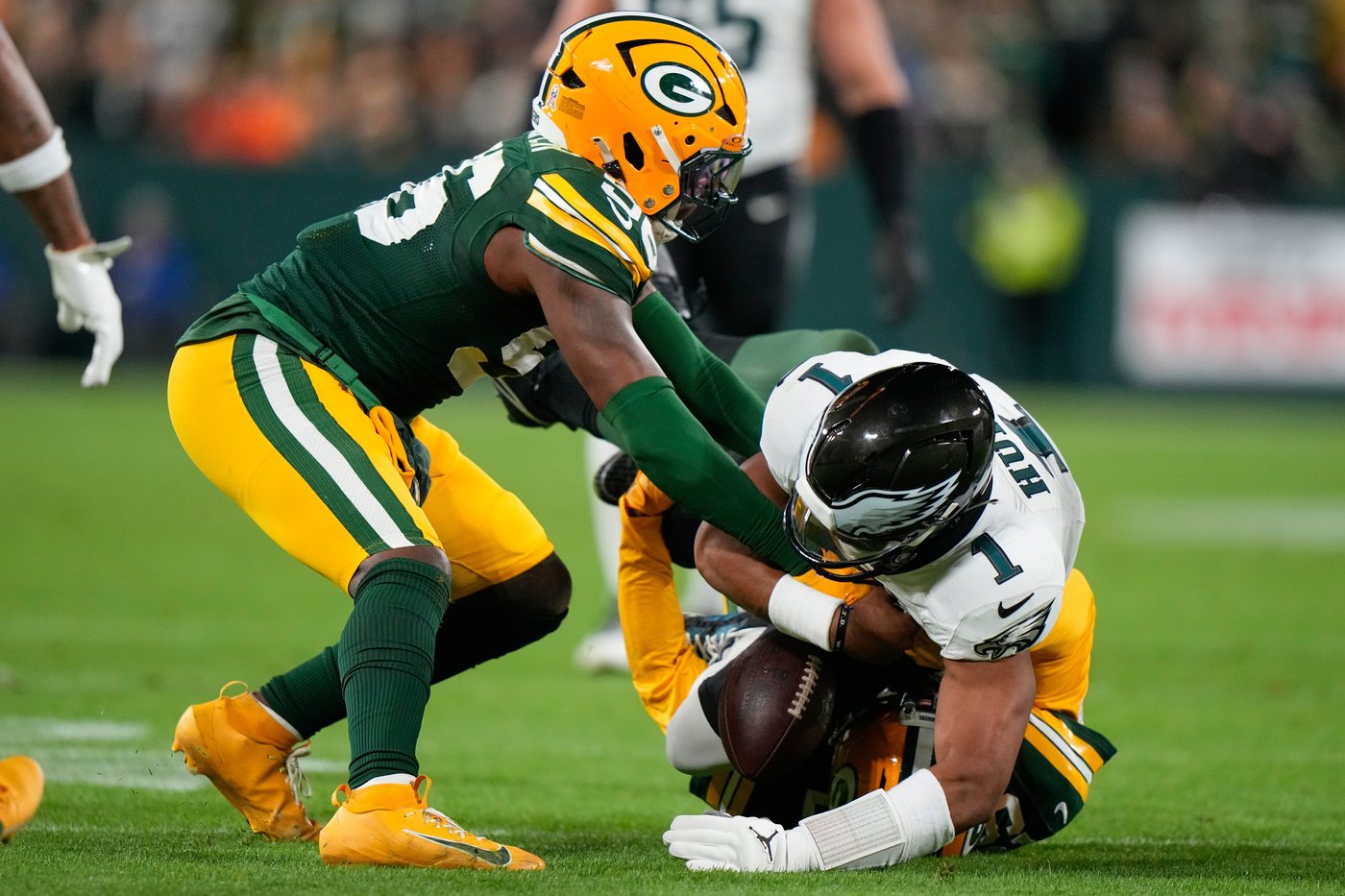 Packers' defensive backs know they can't afford to let INTs keep eluding their grasp | iNFOnews.ca