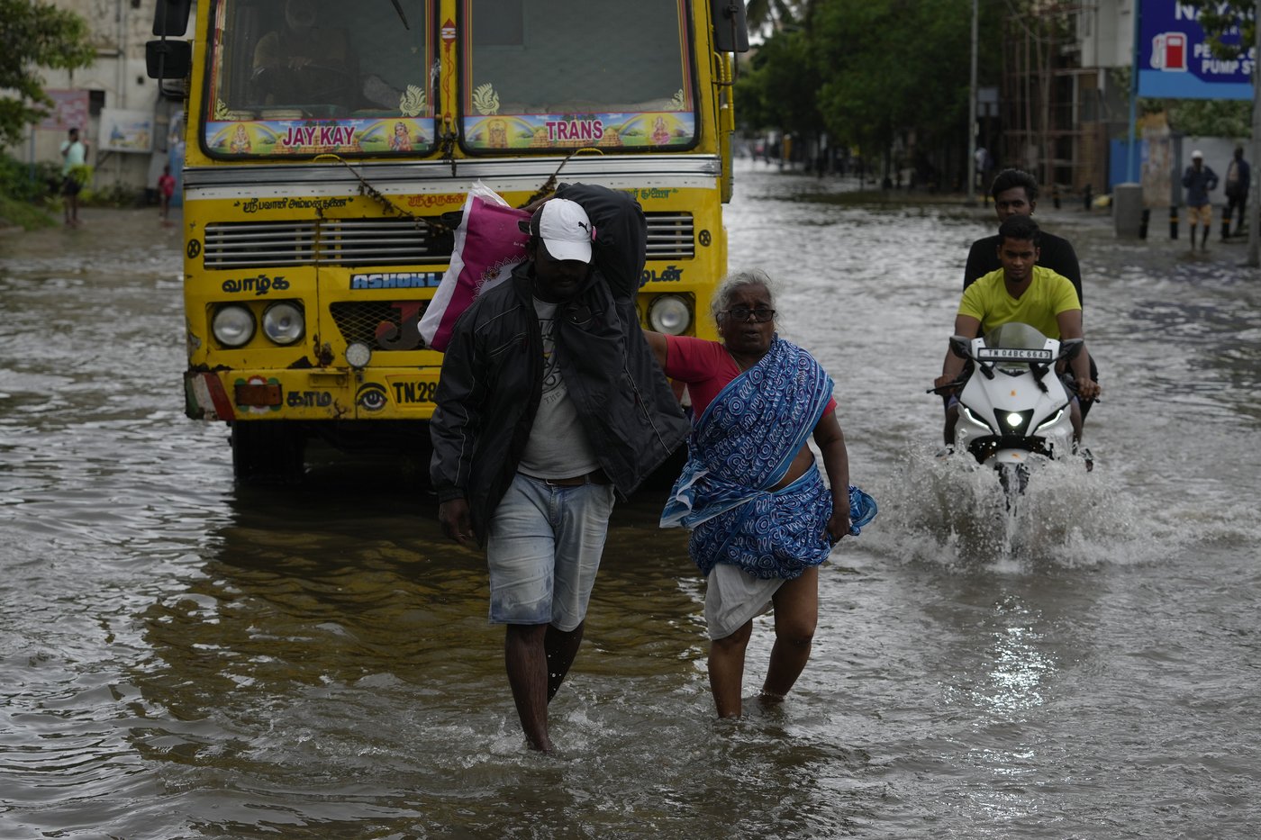 Monsoon flooding closes schools and offices in India's southern IT hubs | iNFOnews.ca