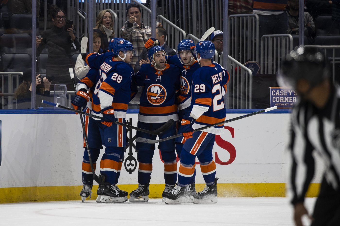 Dobson scores in 9th round of shootout, Islanders edge Canadiens 4-3 | iNFOnews.ca