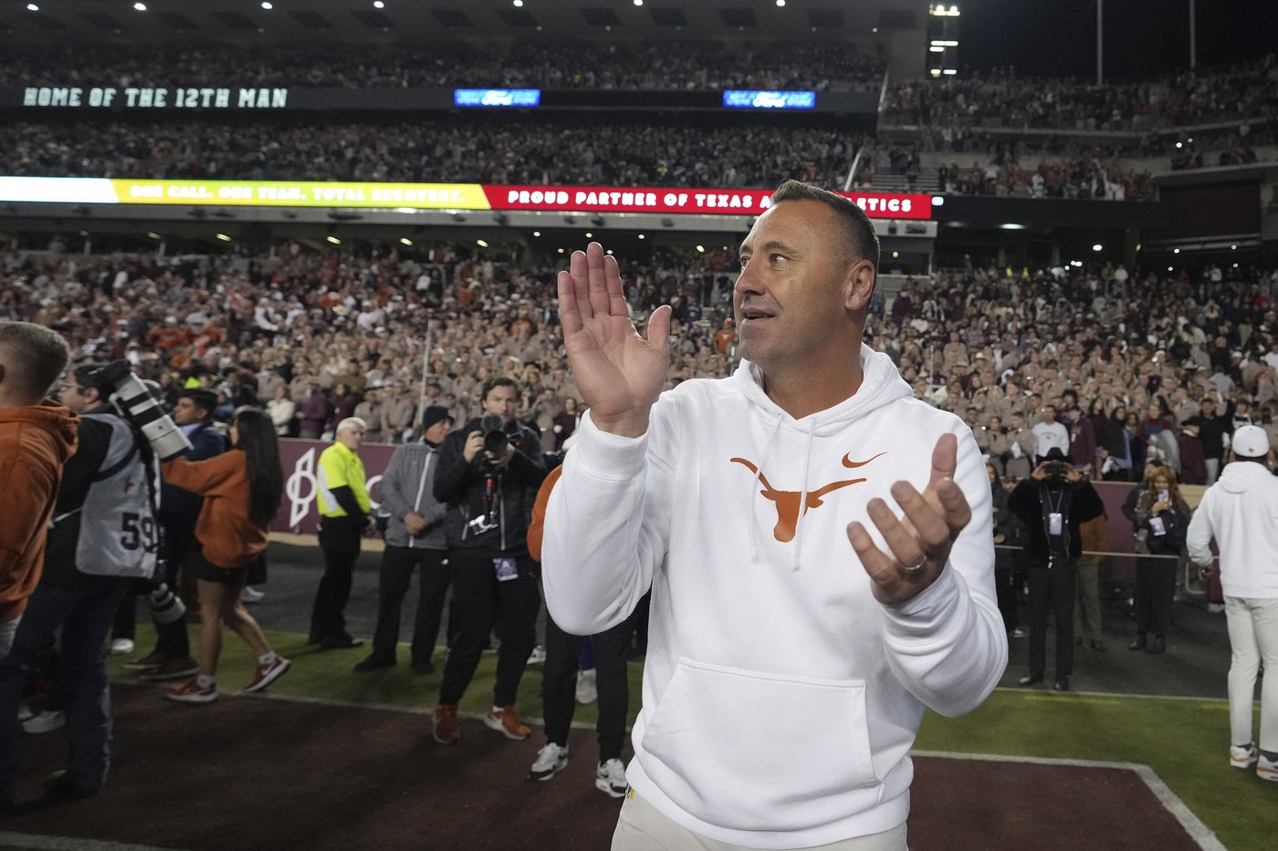 Texas coach Steve Sarkisian gets raise, extension after consecutive years in CFP | iNFOnews.ca Texas coach Steve Sarkisian gets raise, extension after consecutive years in CFP | iNFOnews.ca