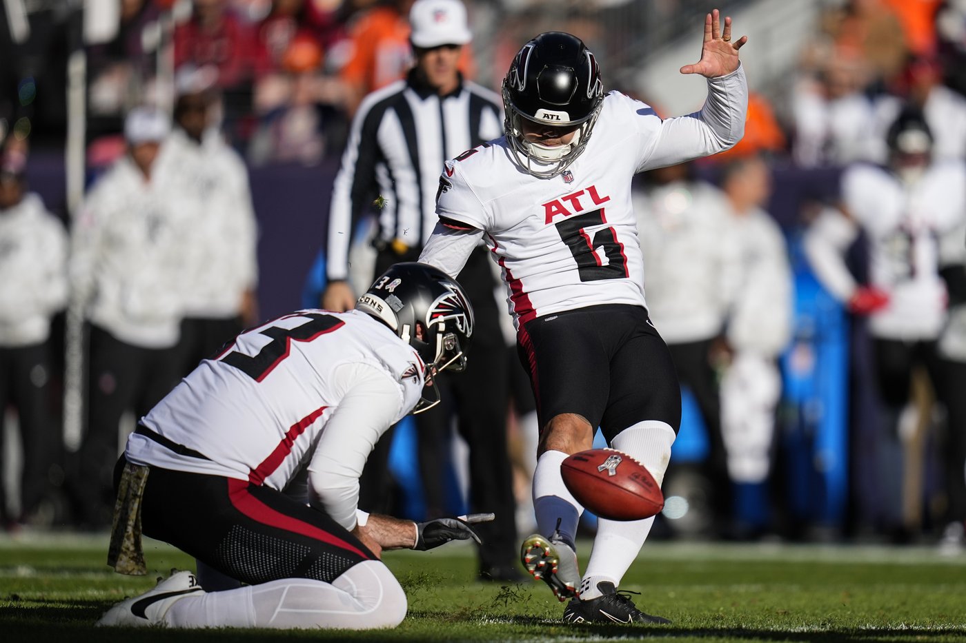 Falcons kicker Younghoe Koo's status against Chargers is uncertain due to right hip injury | iNFOnews.ca Falcons kicker Younghoe Koo's status against Chargers is uncertain due to right hip injury | iNFOnews.ca