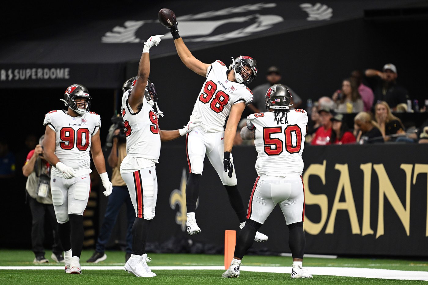 Anthony Nelson and the Buccaneers' defense shine in a 23-3 victory over the struggling Saints | iNFOnews.ca
