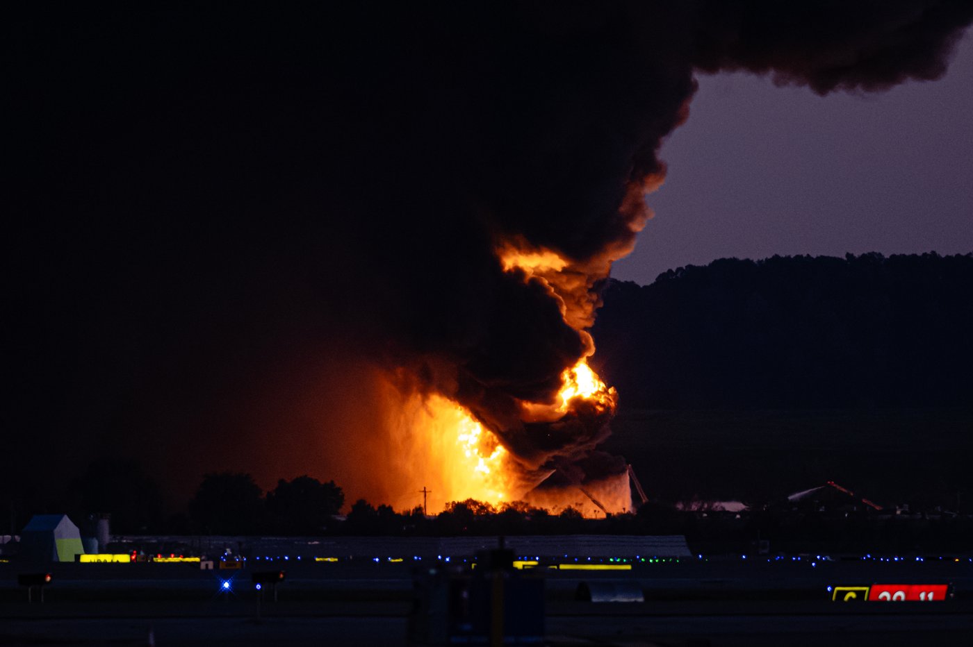 UPS cargo plane crashes on takeoff from Louisville, Kentucky, airport, igniting huge fire | iNFOnews.ca