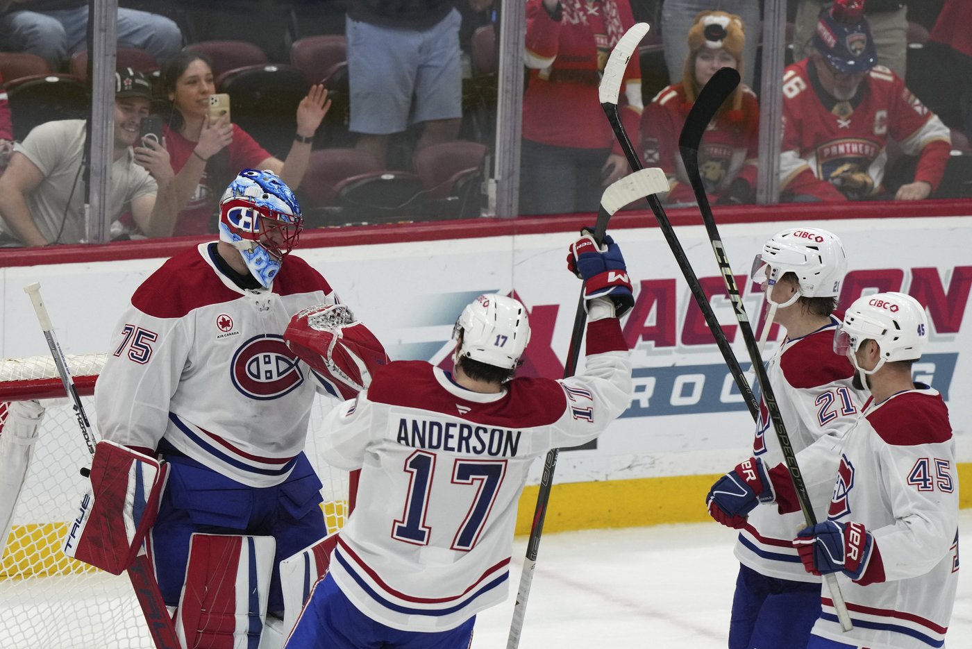 Dobes gets shutout in NHL debut, Canadiens blank Panthers 4-0 | iNFOnews.ca