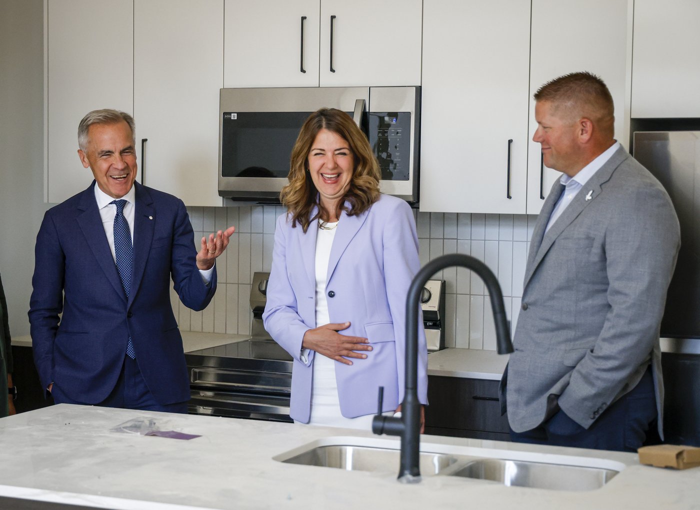 Carney comes to Alberta, talks housing, rides a sprayer, hears from separatists | iNhome Carney comes to Alberta, talks housing, rides a sprayer, hears from separatists | iNhome