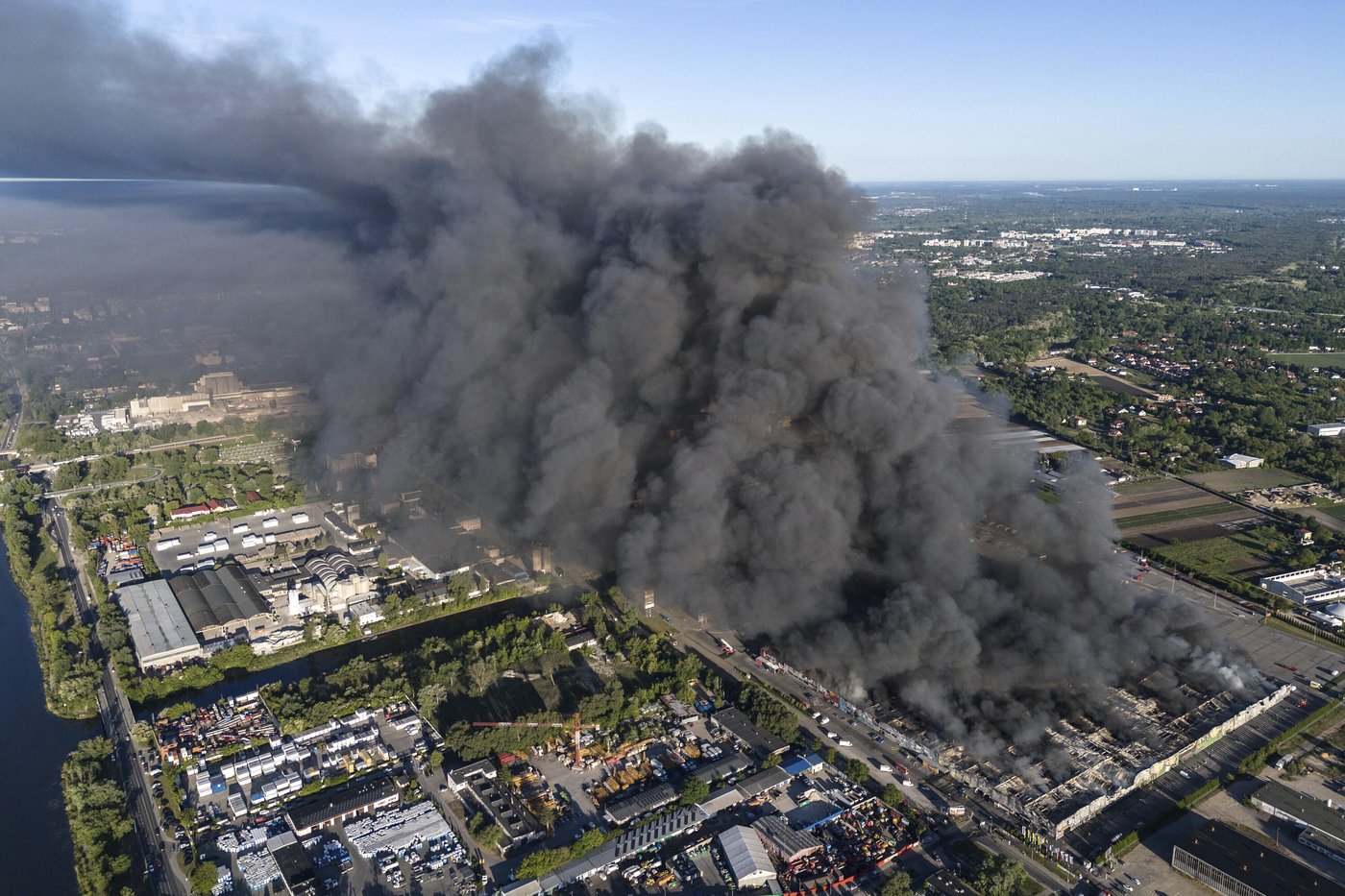 Poland blames Russian intelligence for arson attack on Warsaw shopping center last year | iNFOnews.ca