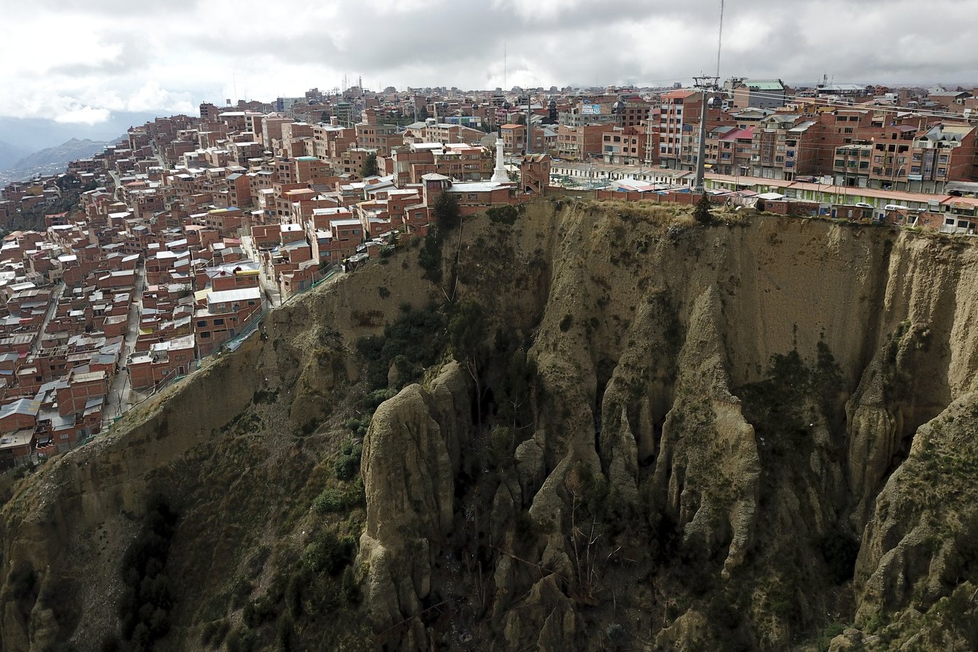 Shamans refuse to evacuate precarious cliff-top shacks in Bolivia despite government order | iNFOnews.ca Shamans refuse to evacuate precarious cliff-top shacks in Bolivia despite government order | iNFOnews.ca