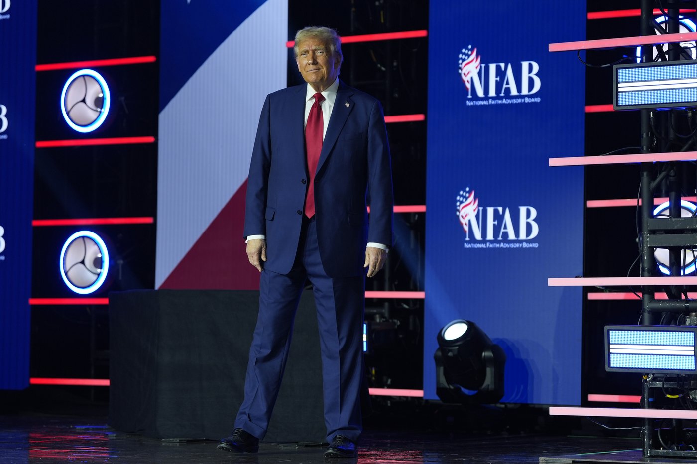 Democrats escalate attacks on Trump after comedian calls Puerto Rico 'floating island of garbage' | iNFOnews.ca