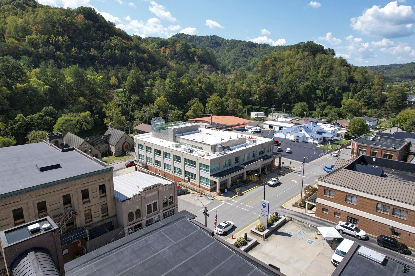 Tiny Kentucky town is rocked as their sheriff is jailed in the killing of a prominent judge | iNFOnews.ca
