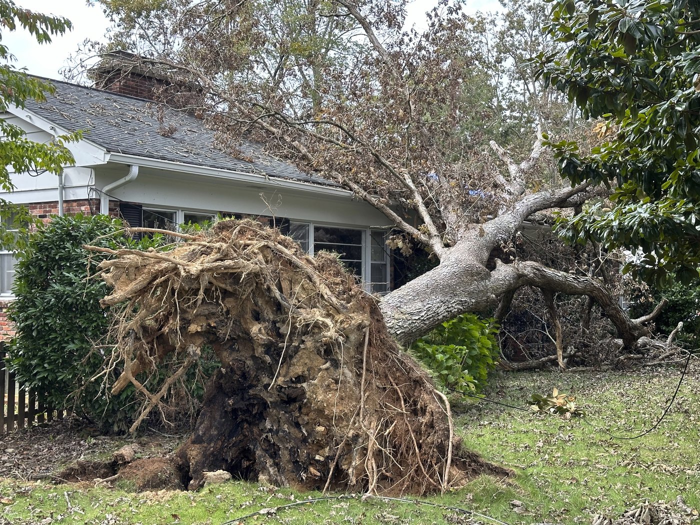 When will the power return? Weary Carolinas residents long for relief after Helene's fury | iNFOnews.ca