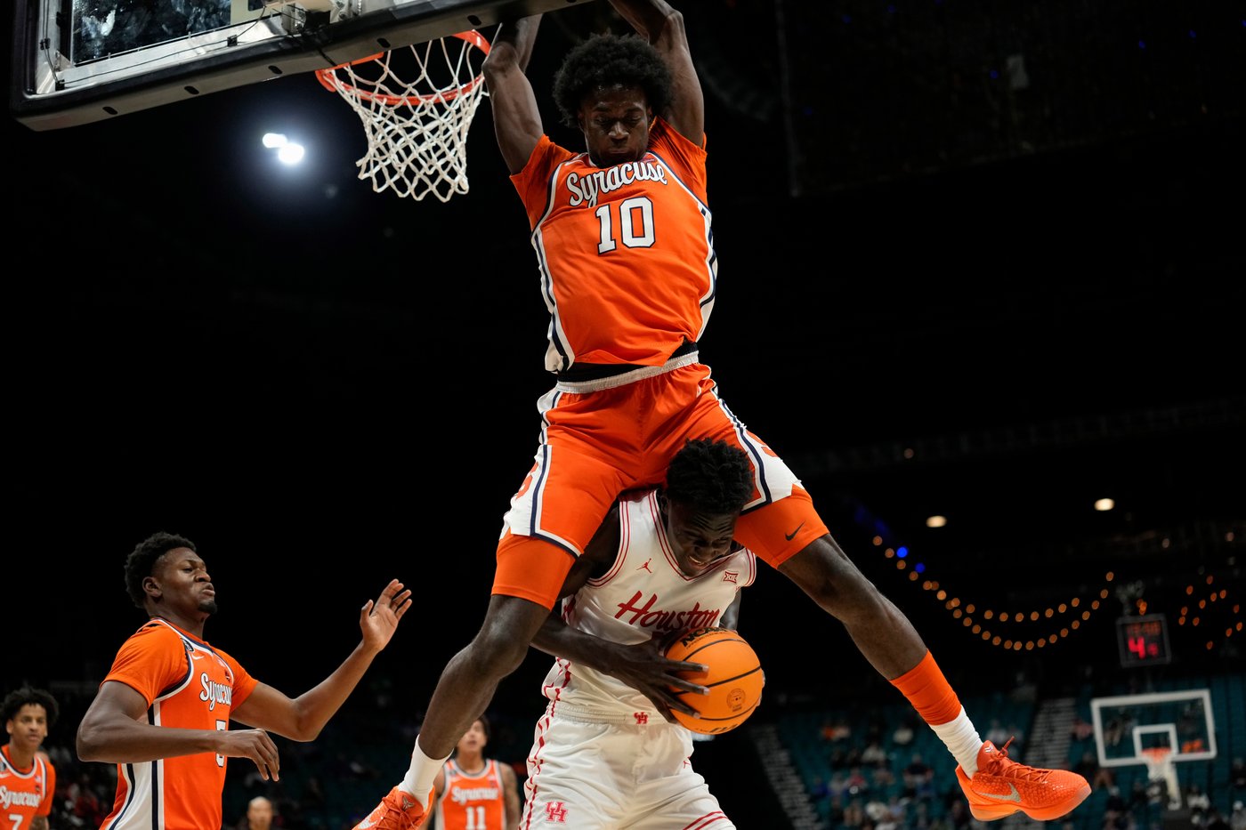 Sharp and Uzan shine in OT as No. 3 Houston outlasts Syracuse 78-74 at Players Era | iNFOnews.ca Sharp and Uzan shine in OT as No. 3 Houston outlasts Syracuse 78-74 at Players Era | iNFOnews.ca
