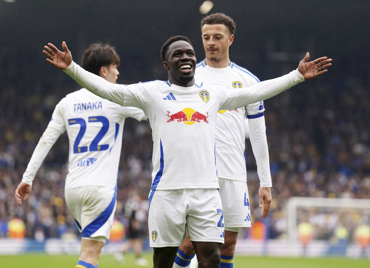 Forest beats Spurs to move into third and Leeds and Burnley win promotion from the Championship | iNFOnews.ca