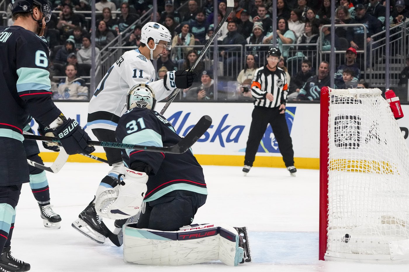 Kraken score 3 third-period goals in 5-2 win over Utah | iNFOnews.ca Kraken score 3 third-period goals in 5-2 win over Utah | iNFOnews.ca