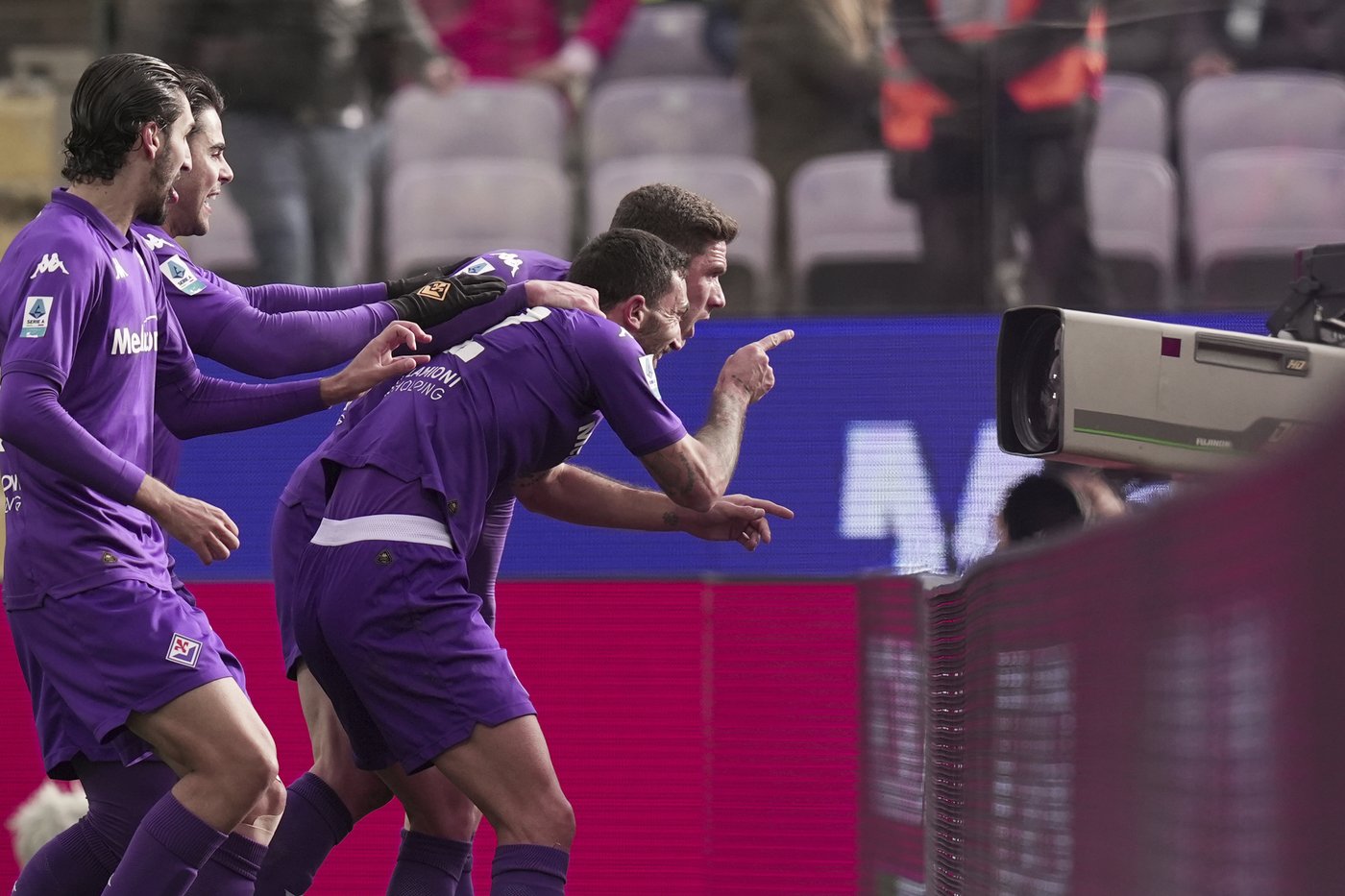 Cataldi promises hospitalized teammate Bove a goal and delivers as Fiorentina wins 8th straight | iNFOnews.ca Cataldi promises hospitalized teammate Bove a goal and delivers as Fiorentina wins 8th straight | iNFOnews.ca