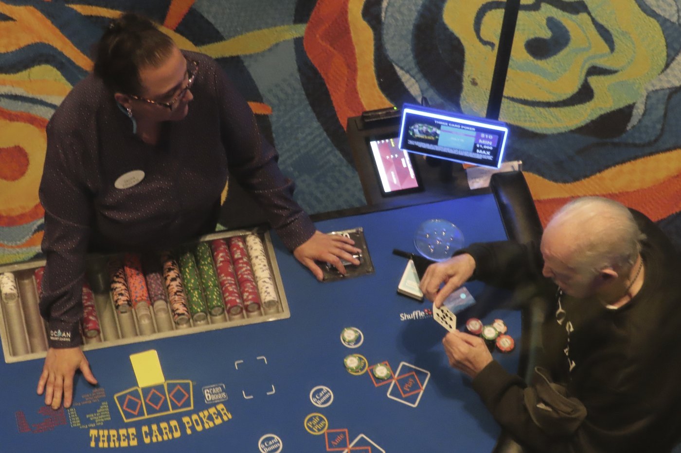 Ex-regulator wants better protection for young adult gamblers, including uniform betting age | iNFOnews.ca