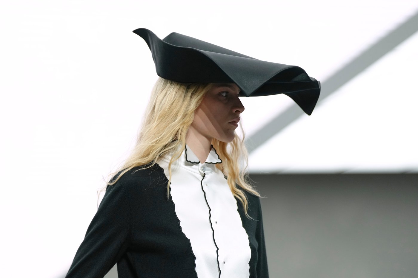 Anderson’s Dior womenswear debut is a montage of ideas, but not a 'New Look' | iNFOnews.ca Anderson’s Dior womenswear debut is a montage of ideas, but not a 'New Look' | iNFOnews.ca
