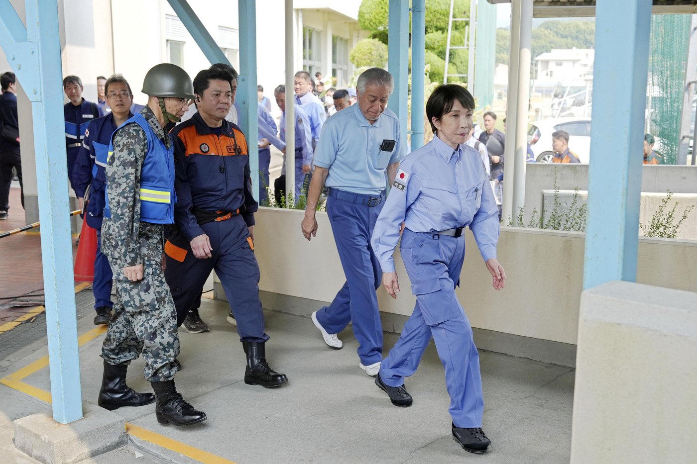 Prime minister visits quake-hit southern Japan as cleanup begins in intense heat | iNhome Prime minister visits quake-hit southern Japan as cleanup begins in intense heat | iNhome