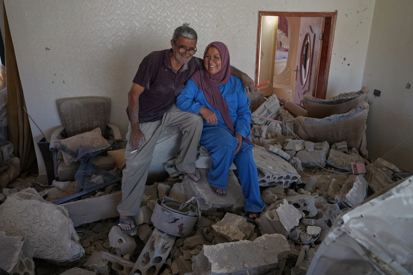 Residents return to a southern Lebanese village after a US-brokered agreement, in photos | iNwheels