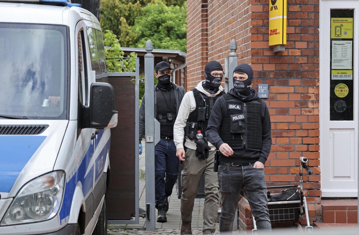 Germany says it broke up a far-right group that planned attacks. 5 teens have been arrested | iNFOnews.ca