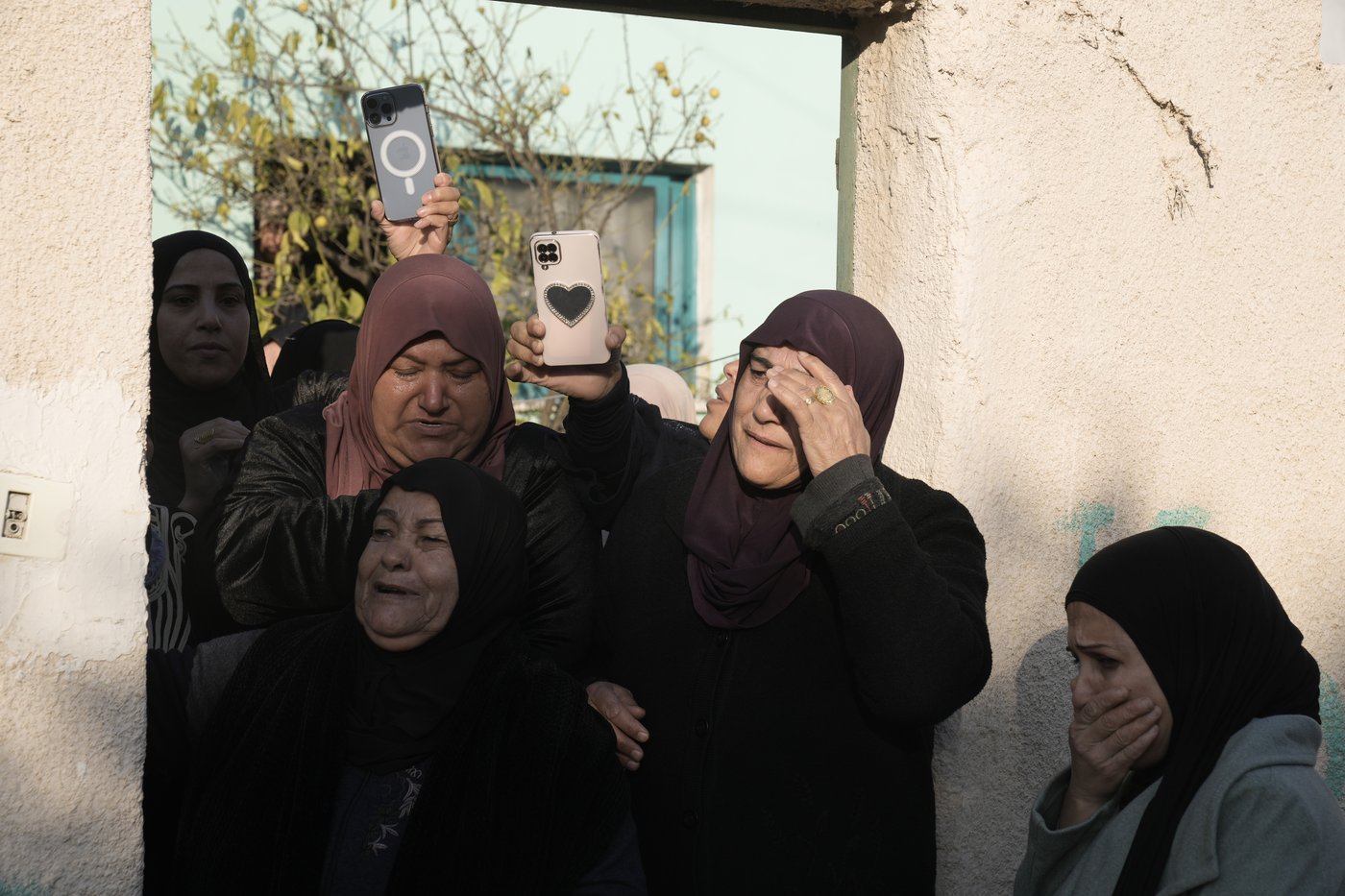 Middle East latest: Israeli strikes on Gaza hospital wound 3, Netanyahu vows 'iron fist' in Lebanon | iNFOnews.ca Middle East latest: Israeli strikes on Gaza hospital wound 3, Netanyahu vows 'iron fist' in Lebanon | iNFOnews.ca