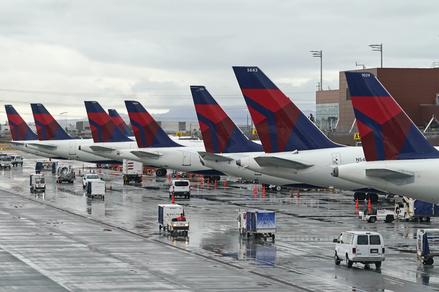 FAA investigating after Delta passengers report bleeding ears and noses | iNFOnews.ca