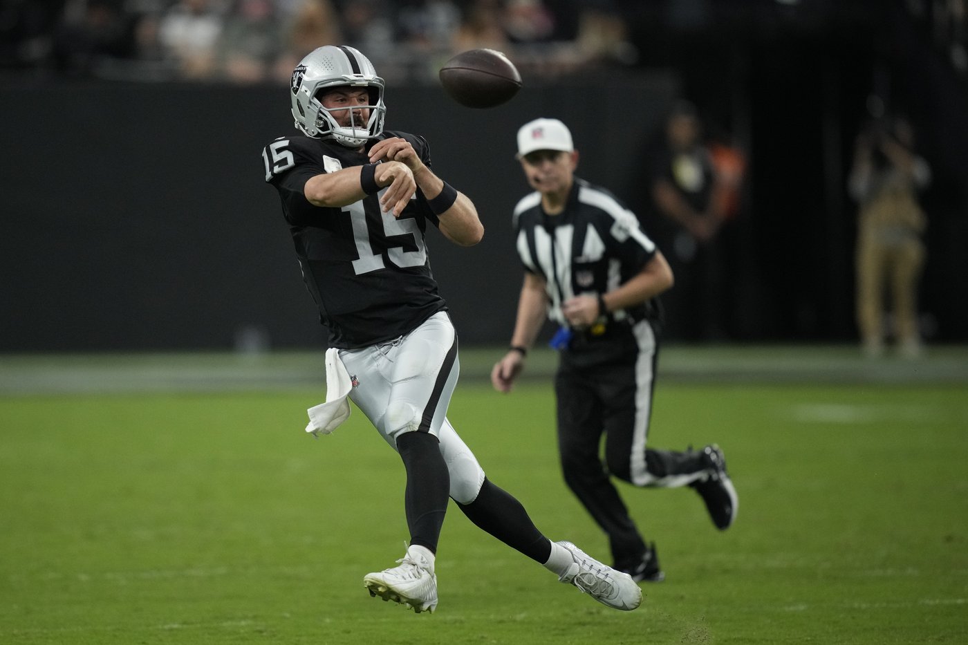 Raiders hold off Browns to win 20-16 behind defense and newfound running game | iNFOnews.ca Raiders hold off Browns to win 20-16 behind defense and newfound running game | iNFOnews.ca