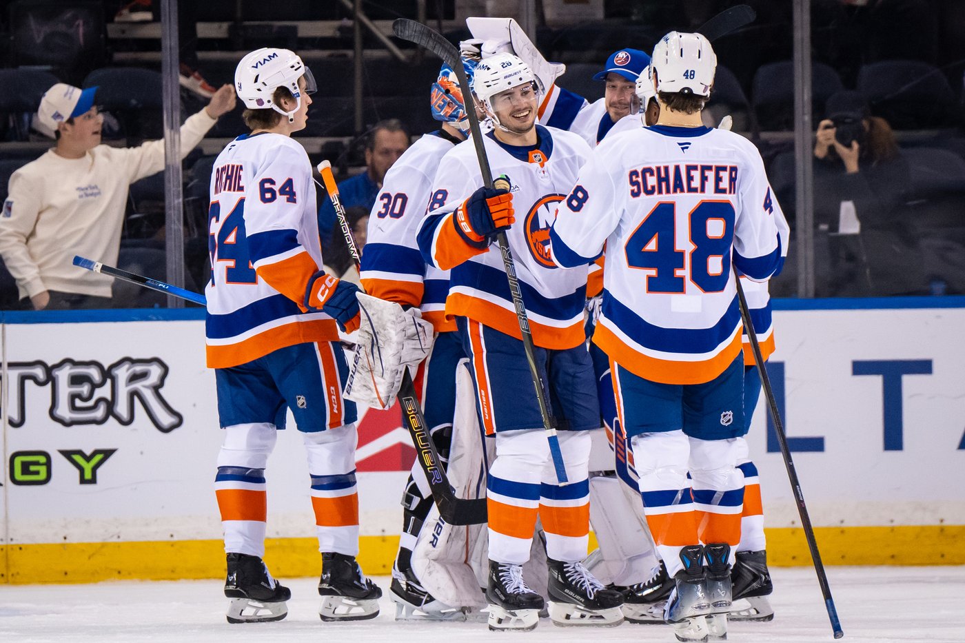 Barzal scores in overtime and Sorokin shines again as the Islanders beat the Devils 3-2 | iNFOnews.ca