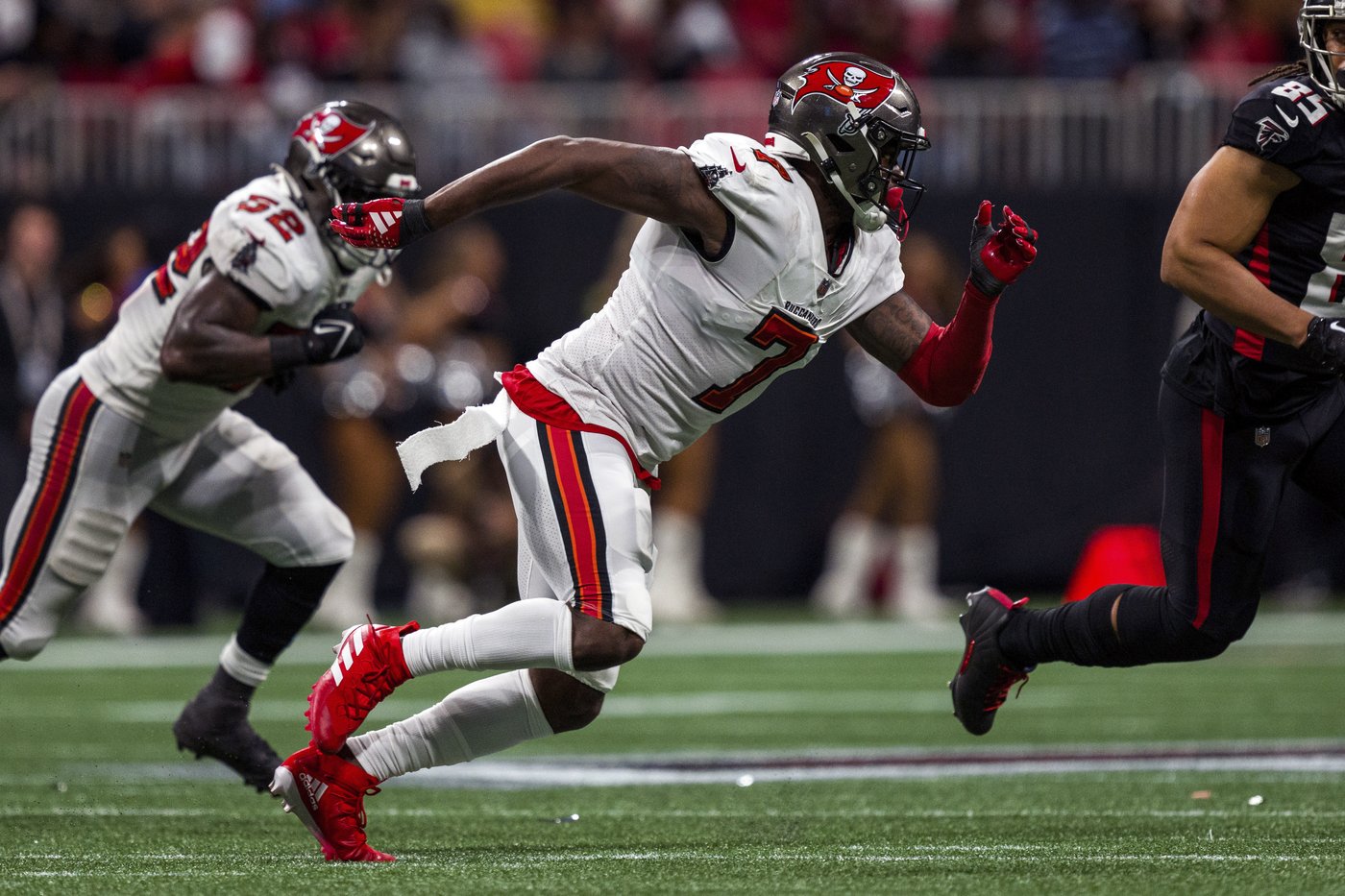 Dolphins coach Mike McDaniel says he was surprised by reports of Shaq Barrett's unretirement plan | iNFOnews.ca