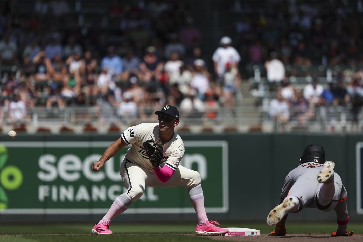 Twins win 8th straight, beating Giants 7-6 on Keirsey's RBI single in 10th | iNFOnews.ca Twins win 8th straight, beating Giants 7-6 on Keirsey's RBI single in 10th | iNFOnews.ca