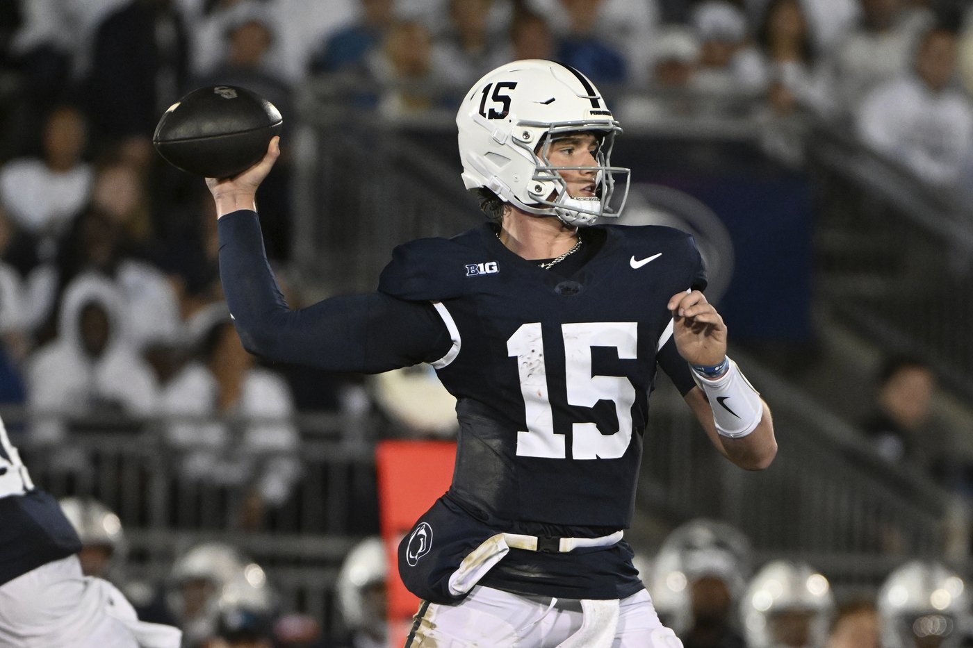 Singleton, Allen score TDs as No. 9 Penn State beats No. 19 Illinois 21-7 | iNFOnews.ca Singleton, Allen score TDs as No. 9 Penn State beats No. 19 Illinois 21-7 | iNFOnews.ca