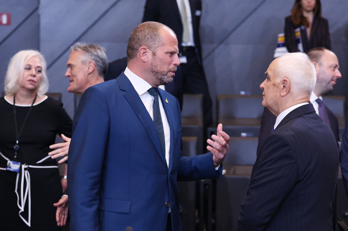 Belgium's defense minister says drone flights near an air base could be part of a spying operation | iNFOnews.ca Belgium's defense minister says drone flights near an air base could be part of a spying operation | iNFOnews.ca