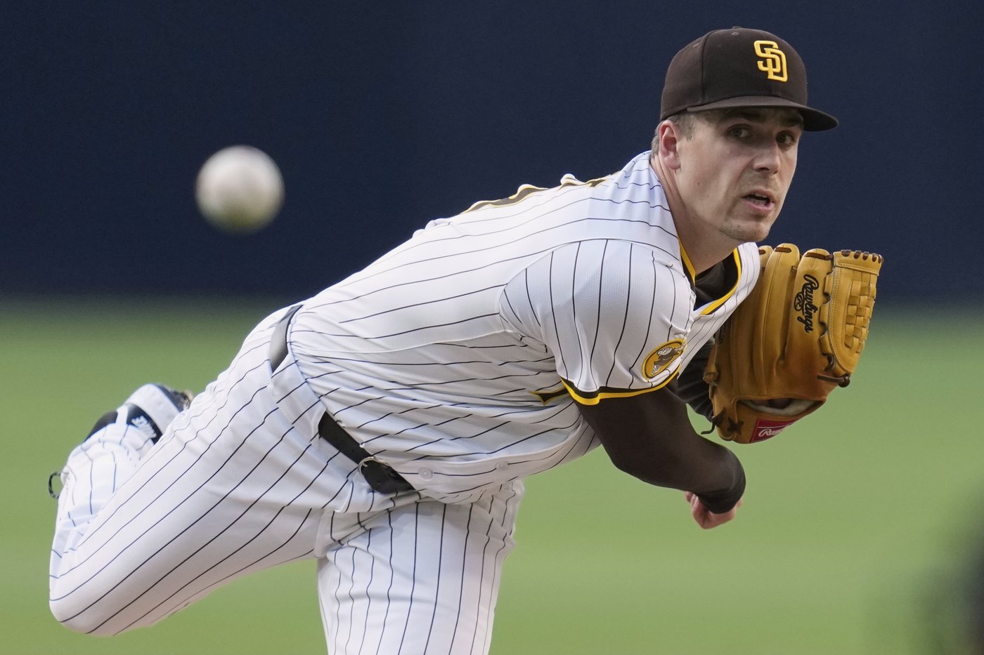 Padres rookie righty Bergert knocked out of game by line drive off his pitching elbow | iNFOnews.ca Padres rookie righty Bergert knocked out of game by line drive off his pitching elbow | iNFOnews.ca