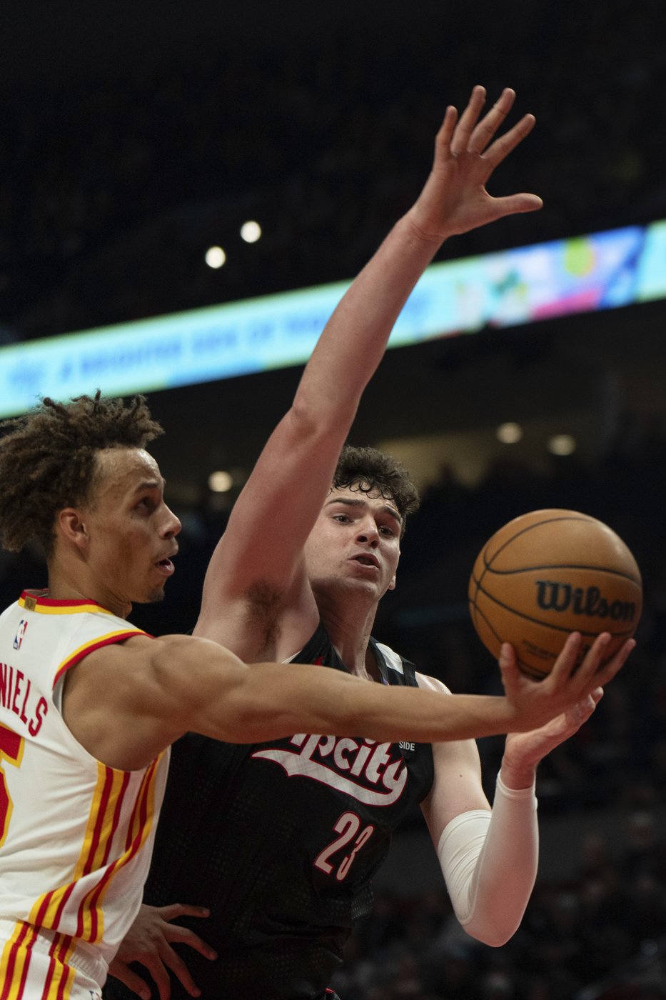 Shaedon Sharpe scores 32 points and Trail Blazers withstand late Hawks rally for 114-10 win | iNFOnews.ca