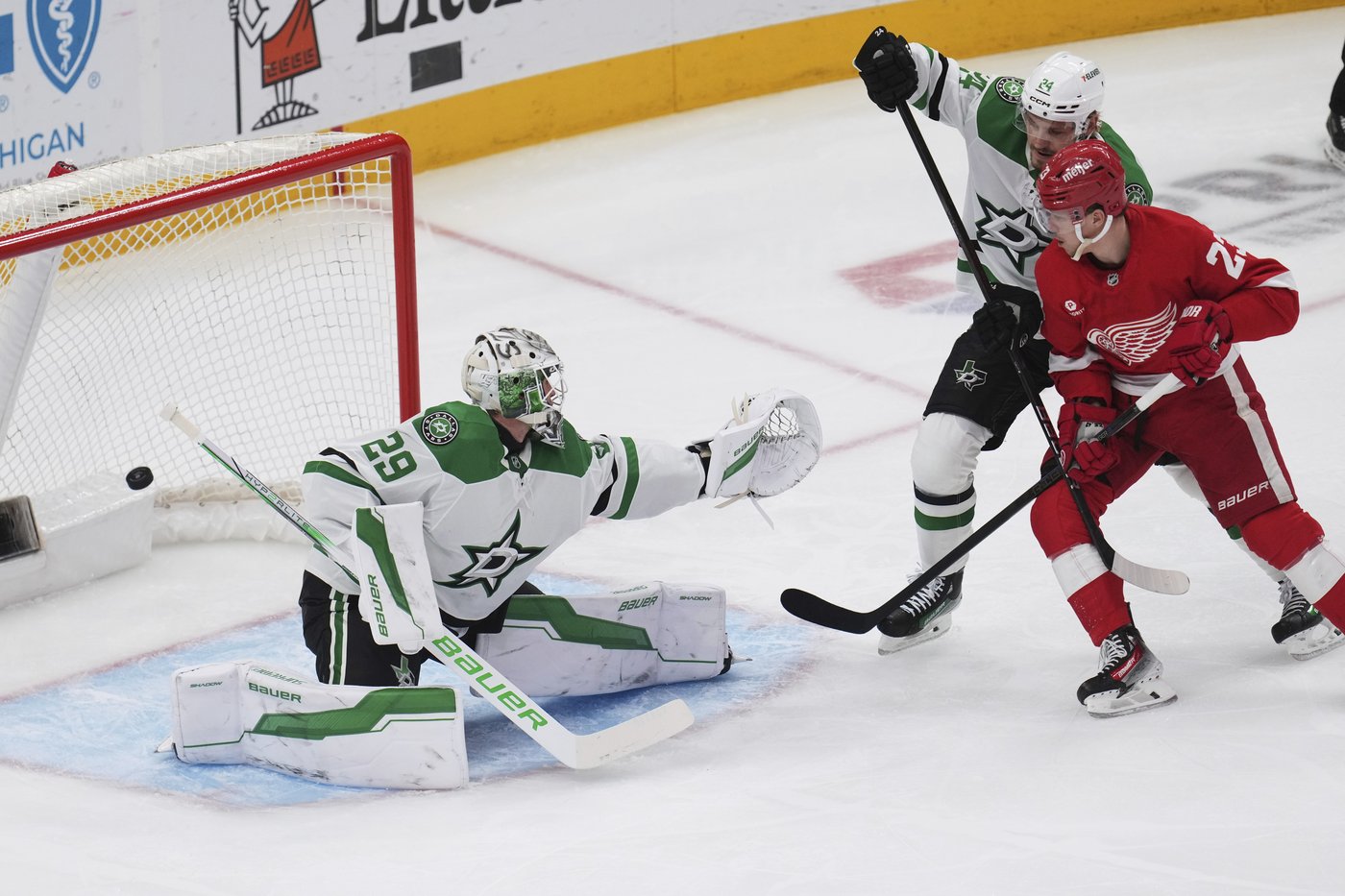 Red Wings beat Stars 6-4, giving coach Peter DeBoer a 6-game losing streak for 1st time in Dallas | iNFOnews.ca