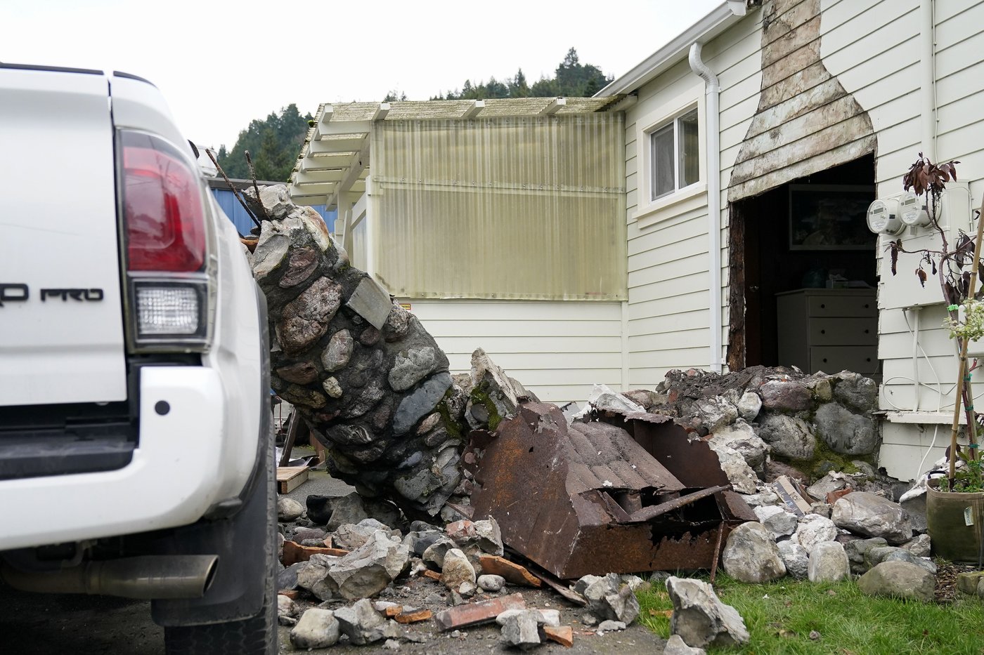 In California's 'earthquake country,' a 7.0 temblor prompts confusion and a tsunami warning | iNFOnews.ca