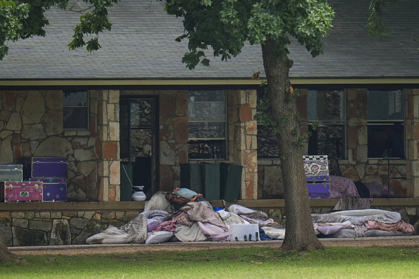 PHOTO COLLECTION: Texas floods leave dozens dead and missing as rescuers search devastated landscape | iNFOnews.ca PHOTO COLLECTION: Texas floods leave dozens dead and missing as rescuers search devastated landscape | iNFOnews.ca