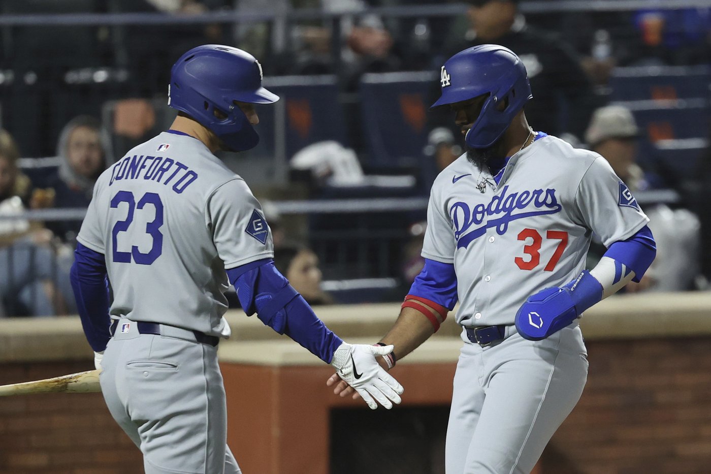 Hernández sends Dodgers past Mets 7-5 in 13 innings in wild and rainy NLCS rematch | iNFOnews.ca