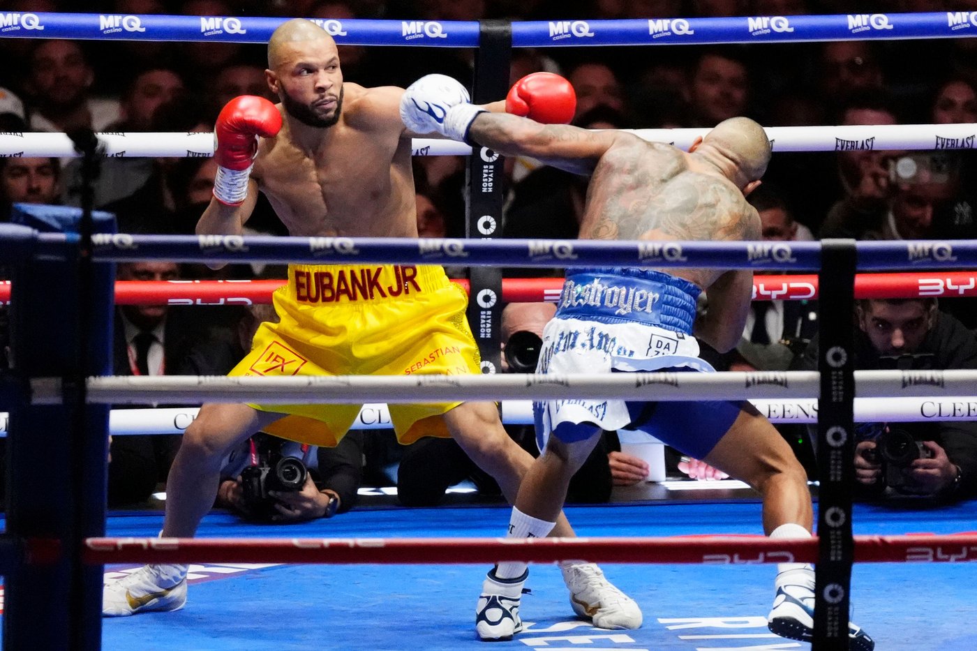 Benn dominates Eubank Jr. to earn bragging rights in British boxing's family feud | iNFOnews.ca