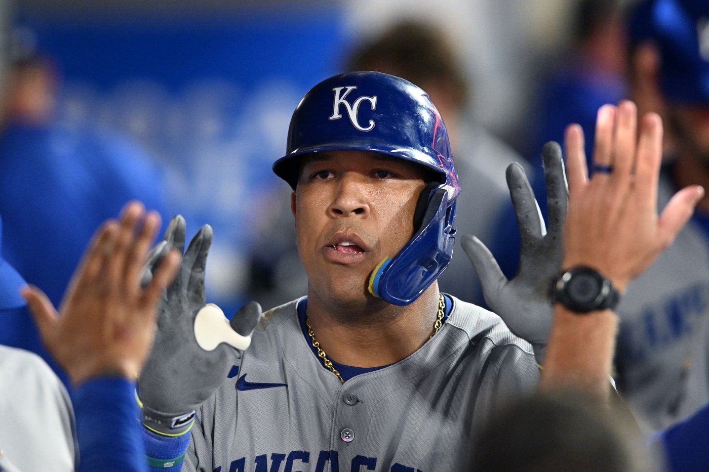 Salvador Perez agrees to $25 million, 2-year contract to remain with the Royals | iNFOnews.ca