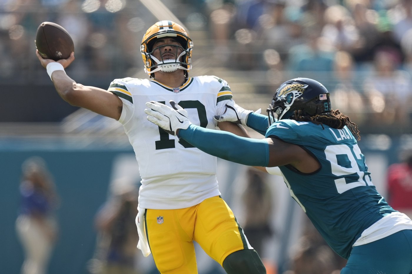 Packers QB Jordan Love leaves game at Jaguars with a left groin injury | iNFOnews.ca