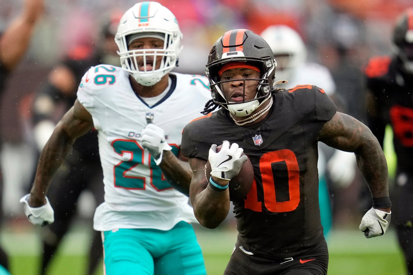 Quinshon Judkins scores 3 touchdowns as Browns roll to 31-6 victory over Dolphins | iNFOnews.ca