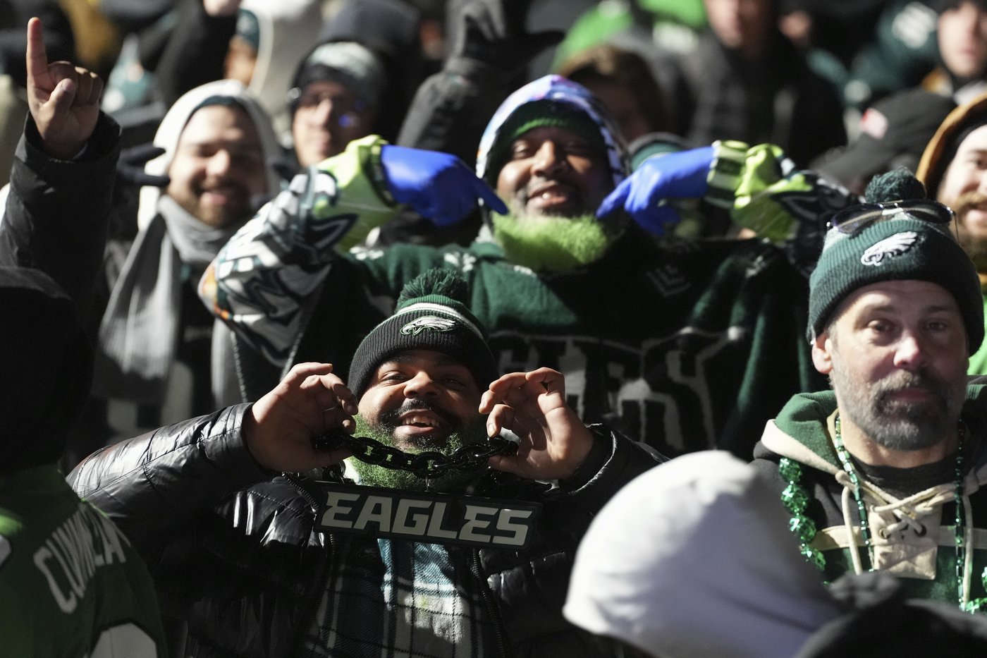 Philadelphia turns green on Valentine’s Day to celebrate Super Bowl champions | iNFOnews.ca