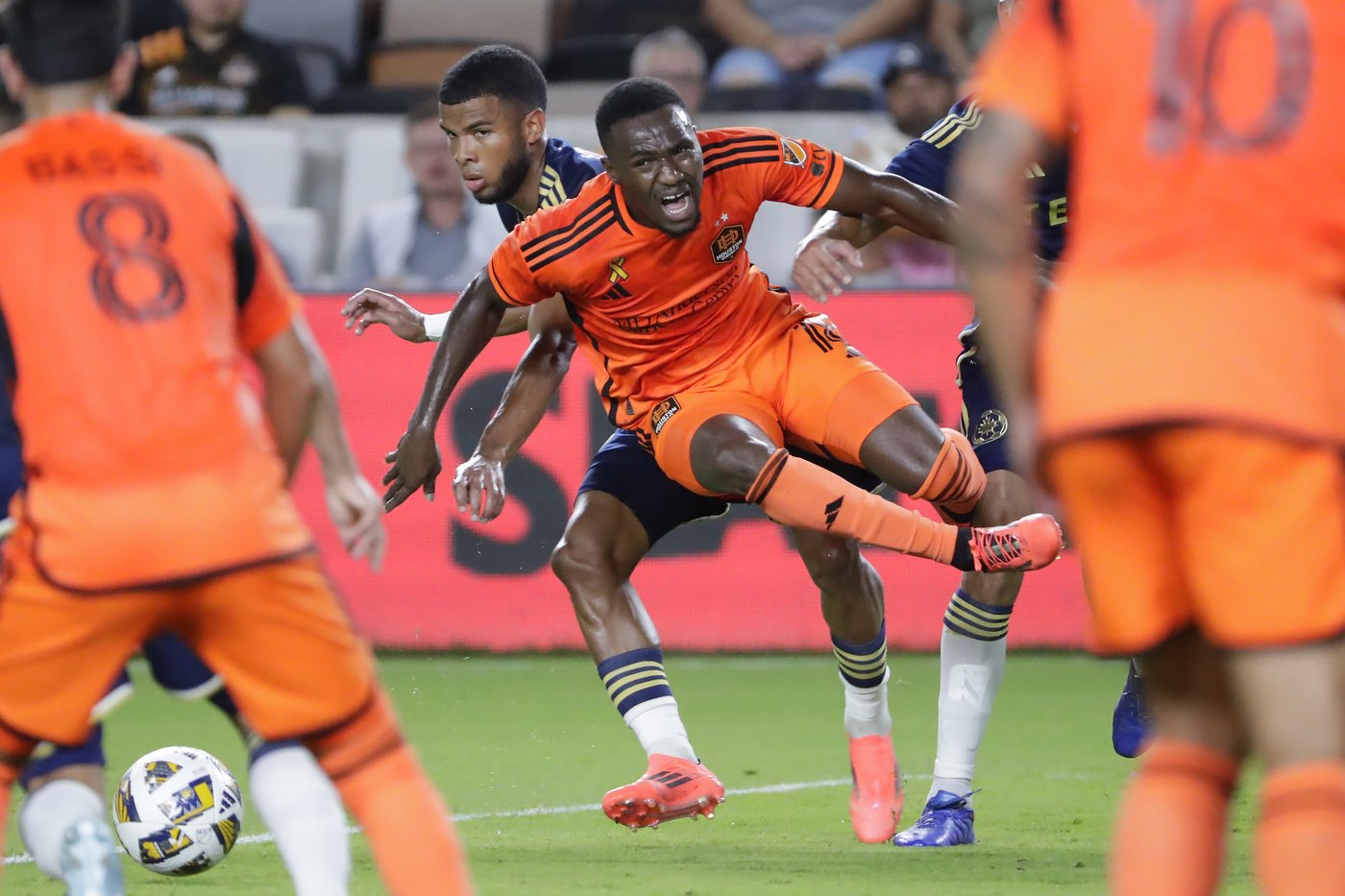 Brian White scores second-half goal, earns Whitecaps 1-1 draw with Dynamo | iNFOnews.ca